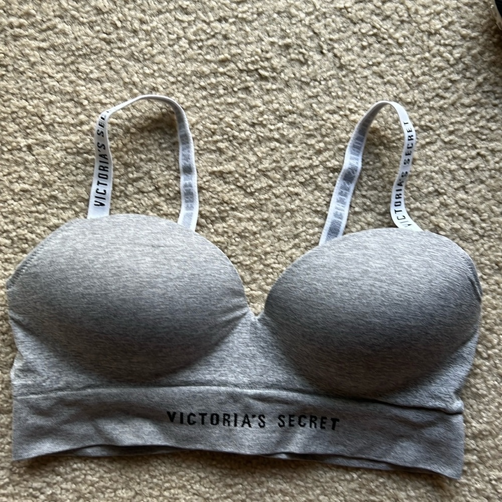 Victoria’s Secret Bra, Large